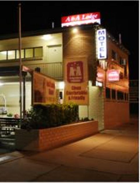 A&A Lodge Motel Emerald Extérieur photo