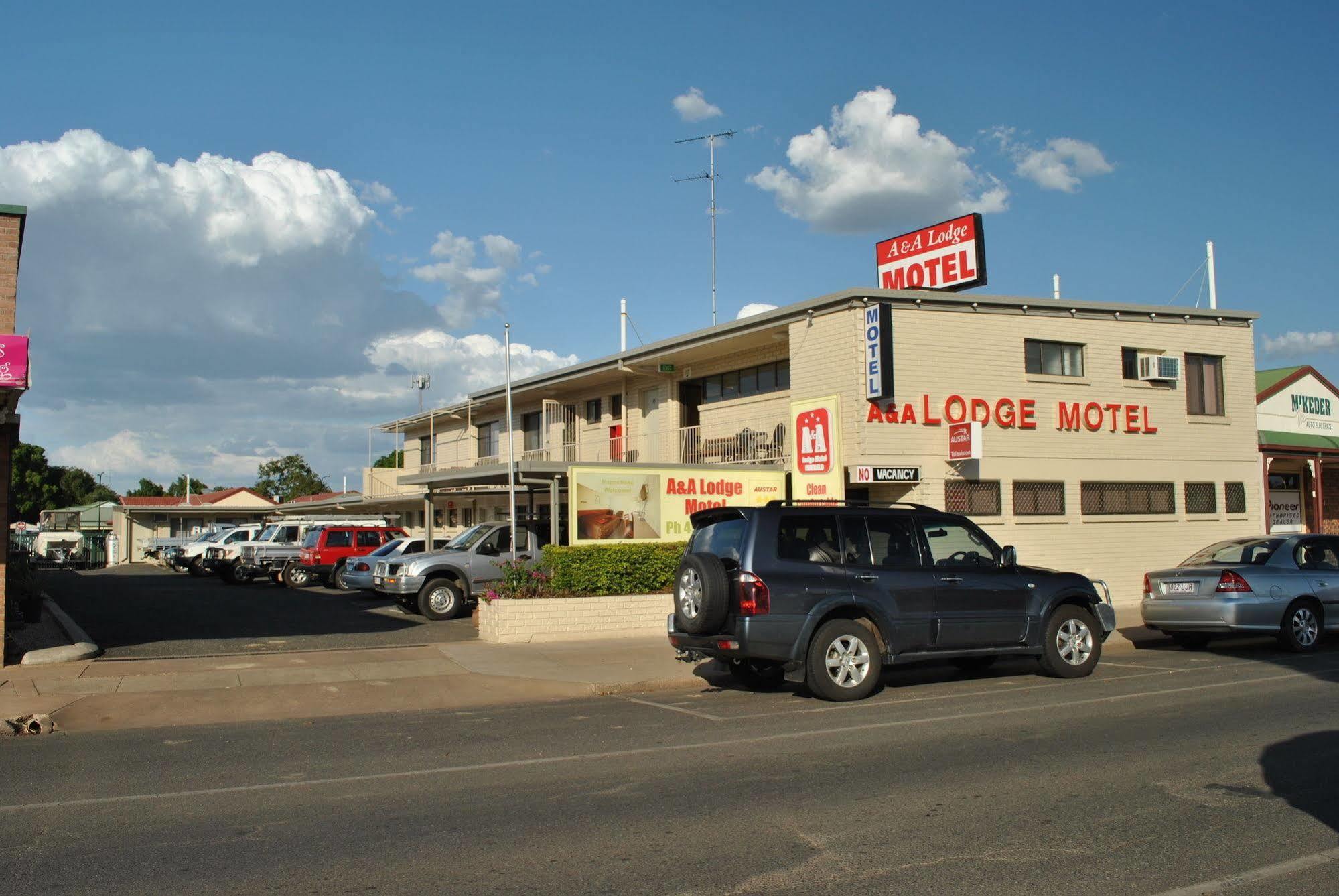 A&A Lodge Motel Emerald Extérieur photo